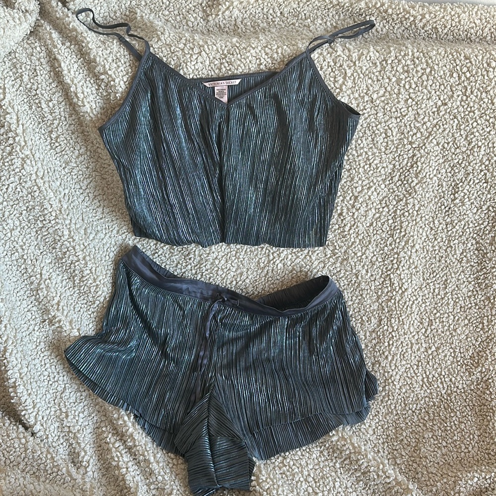 Victoria’s Secret Silver Pleated Sleep Set in Large
